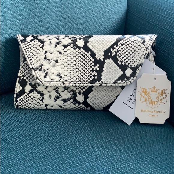 💕Python Clutch/Crossbody 💕 - Picture 2 of 5